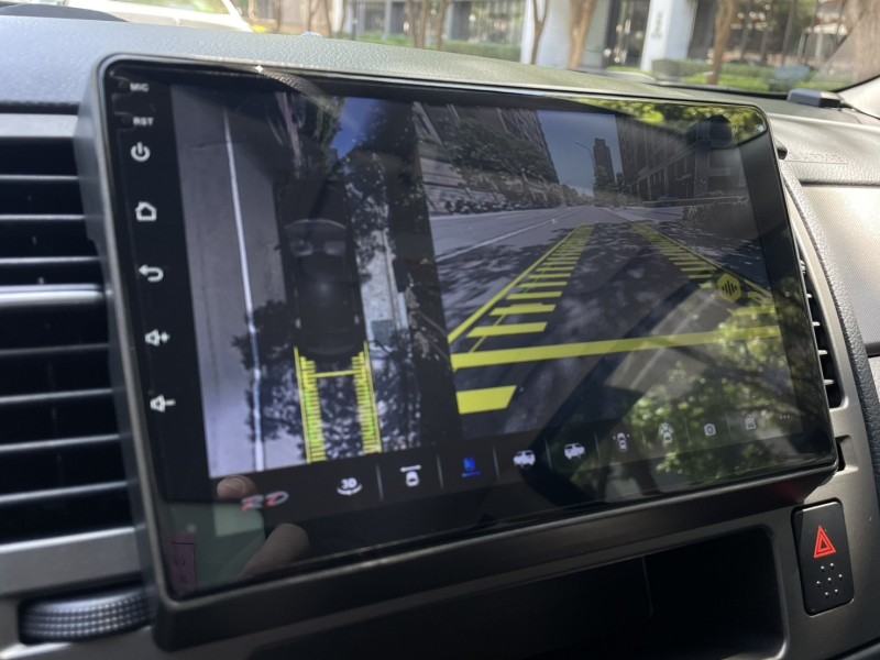 Nissan  Tiida 實價刊登★五門掀背 稀有超低里程 免鑰 定速 改安卓機 360環景影像 魔術空間 | 新北市汽車商業同業公會｜TACA優良車商聯盟｜中古、二手車買車賣車公會認證保固