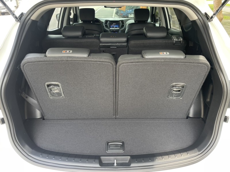 Hyundai  Santa Fe 實價刊登★小改款極美跑少 5+2人座 認證原版件 定速 恆溫 電動椅 多功能影音 | 新北市汽車商業同業公會｜TACA優良車商聯盟｜中古、二手車買車賣車公會認證保固