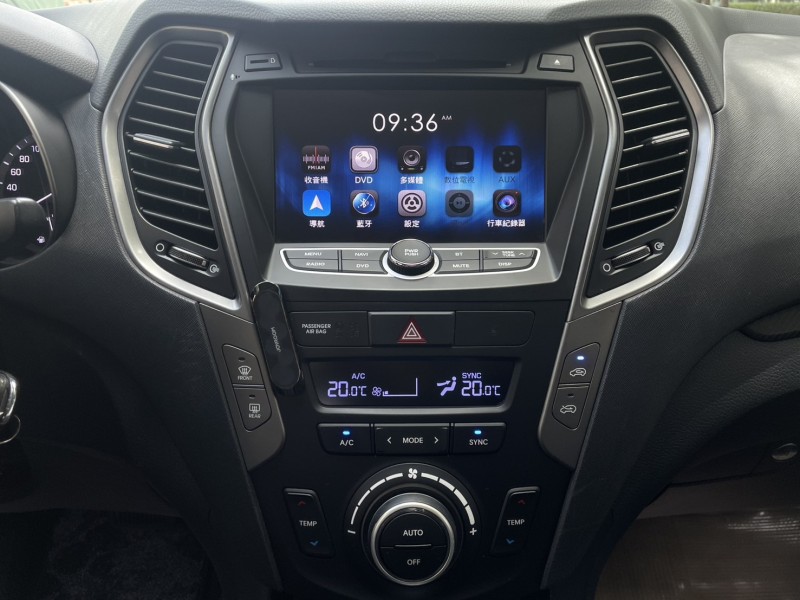 Hyundai  Santa Fe 實價刊登★小改款極美跑少 5+2人座 認證原版件 定速 恆溫 電動椅 多功能影音 | 新北市汽車商業同業公會｜TACA優良車商聯盟｜中古、二手車買車賣車公會認證保固