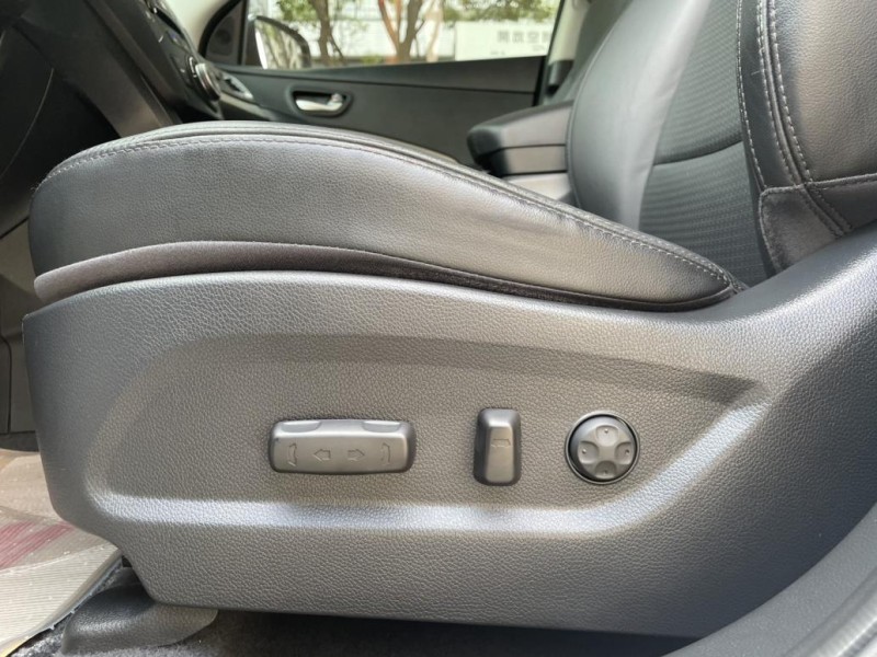 Hyundai  Santa Fe 實價刊登★小改款極美跑少 5+2人座 認證原版件 定速 恆溫 電動椅 多功能影音 | 新北市汽車商業同業公會｜TACA優良車商聯盟｜中古、二手車買車賣車公會認證保固