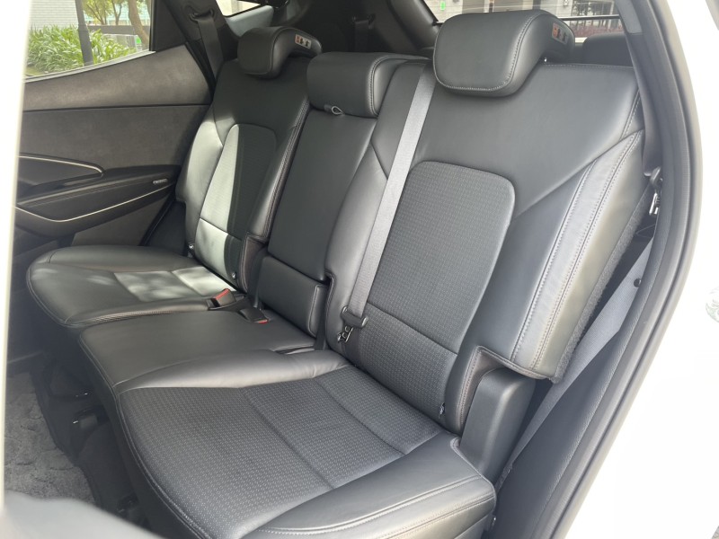 Hyundai  Santa Fe 實價刊登★小改款極美跑少 5+2人座 認證原版件 定速 恆溫 電動椅 多功能影音 | 新北市汽車商業同業公會｜TACA優良車商聯盟｜中古、二手車買車賣車公會認證保固