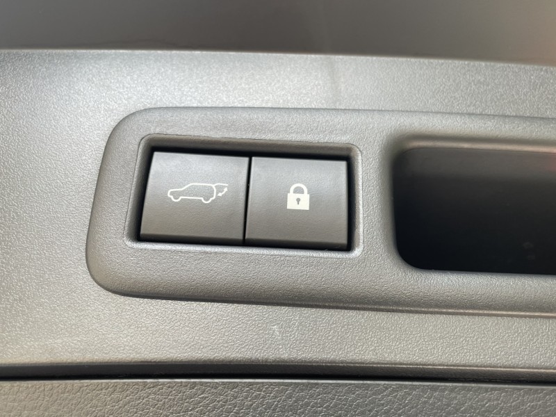 Lexus  UX250h 實價刊登★20年式UX250豪華款 免鑰摸門 跟車 盲點 電尾門 CarPlay | 新北市汽車商業同業公會｜TACA優良車商聯盟｜中古、二手車買車賣車公會認證保固