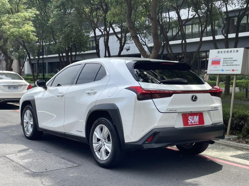 Lexus  UX250h 實價刊登★20年式UX250豪華款 免鑰摸門 跟車 盲點 電尾門 CarPlay | 新北市汽車商業同業公會｜TACA優良車商聯盟｜中古、二手車買車賣車公會認證保固