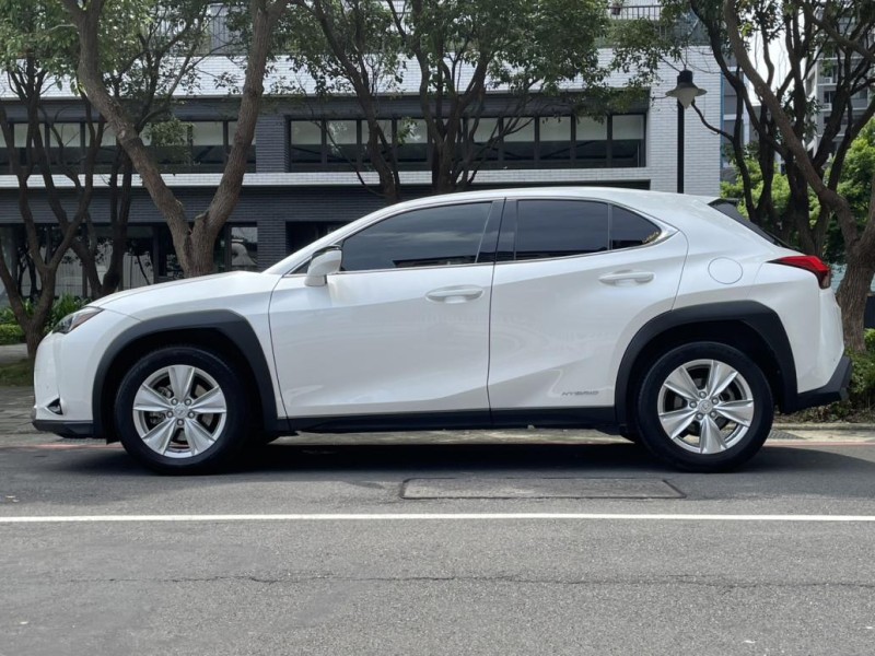 Lexus  UX250h 實價刊登★20年式UX250豪華款 免鑰摸門 跟車 盲點 電尾門 CarPlay | 新北市汽車商業同業公會｜TACA優良車商聯盟｜中古、二手車買車賣車公會認證保固