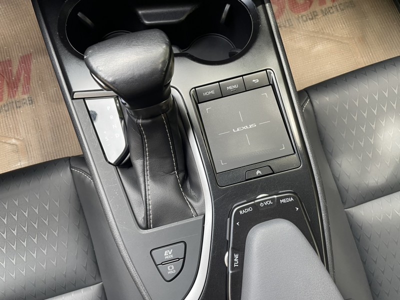 Lexus  UX250h 實價刊登★20年式UX250豪華款 免鑰摸門 跟車 盲點 電尾門 CarPlay | 新北市汽車商業同業公會｜TACA優良車商聯盟｜中古、二手車買車賣車公會認證保固