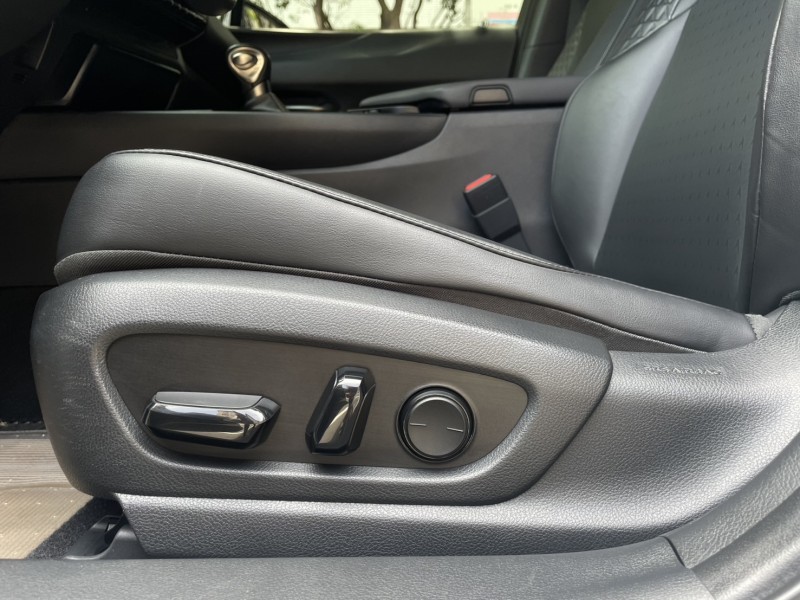 Lexus  UX250h 實價刊登★20年式UX250豪華款 免鑰摸門 跟車 盲點 電尾門 CarPlay | 新北市汽車商業同業公會｜TACA優良車商聯盟｜中古、二手車買車賣車公會認證保固