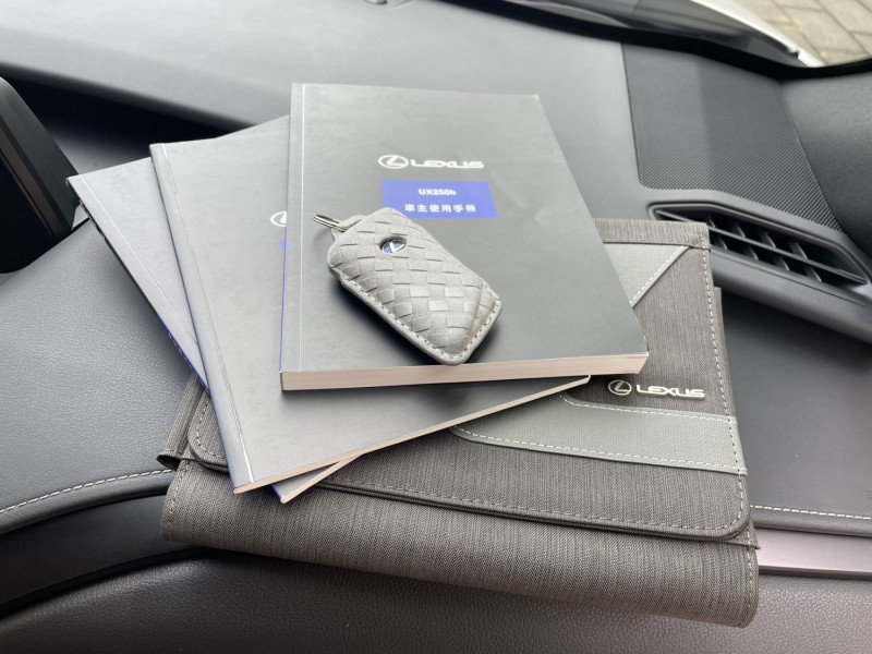 Lexus  UX250h 實價刊登★20年式UX250豪華款 免鑰摸門 跟車 盲點 電尾門 CarPlay | 新北市汽車商業同業公會｜TACA優良車商聯盟｜中古、二手車買車賣車公會認證保固
