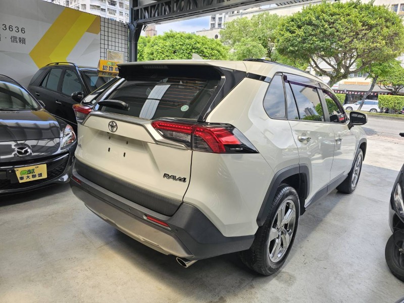 Toyota  RAV4 21年領牌.最頂級版.純跑2萬8.電動椅.電尾門.I-KEY | 新北市汽車商業同業公會｜TACA優良車商聯盟｜中古、二手車買車賣車公會認證保固