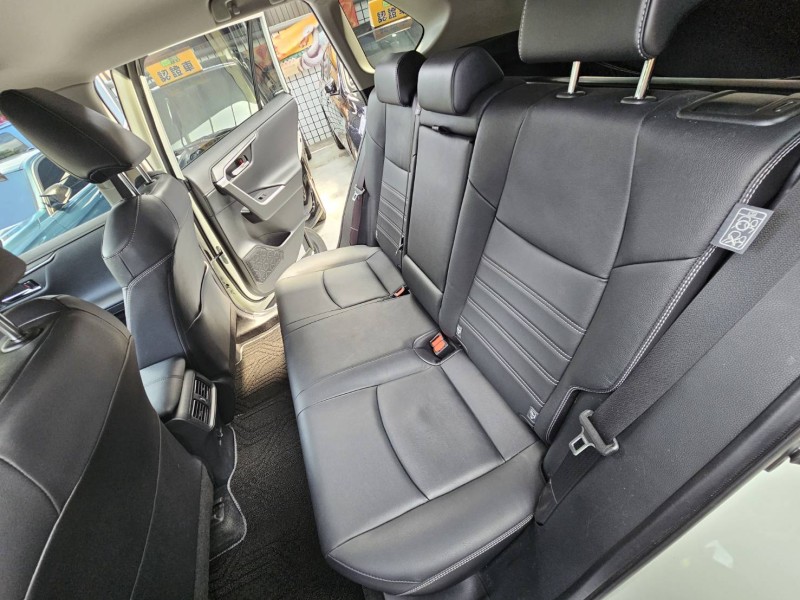 Toyota  RAV4 21年領牌.最頂級版.純跑2萬8.電動椅.電尾門.I-KEY | 新北市汽車商業同業公會｜TACA優良車商聯盟｜中古、二手車買車賣車公會認證保固