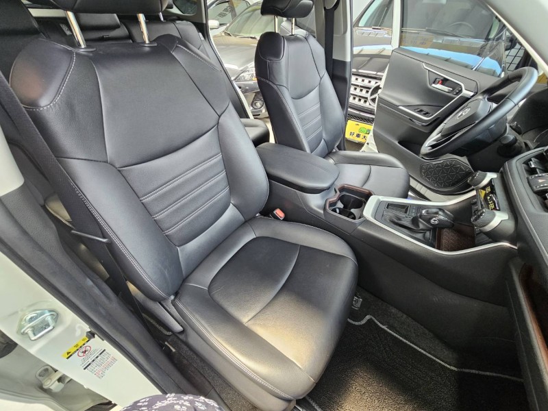 Toyota  RAV4 21年領牌.最頂級版.純跑2萬8.電動椅.電尾門.I-KEY | 新北市汽車商業同業公會｜TACA優良車商聯盟｜中古、二手車買車賣車公會認證保固