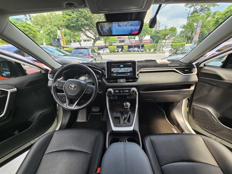 Toyota  RAV4 21年領牌.最頂級版.純跑2萬8.電動椅.電尾門.I-KEY | 新北市汽車商業同業公會｜TACA優良車商聯盟｜中古、二手車買車賣車公會認證保固