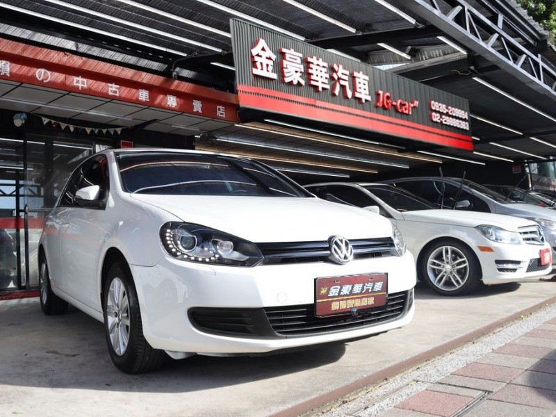 Volkswagen 福斯  Golf 42年指標老店★0利率送鍍膜☆五門1.6渦輪小改款11安•一手車庫車+保證只跑14萬•選配導航+倒車顯影‧自手排 | 新北市汽車商業同業公會｜TACA優良車商聯盟｜中古、二手車買車賣車公會認證保固