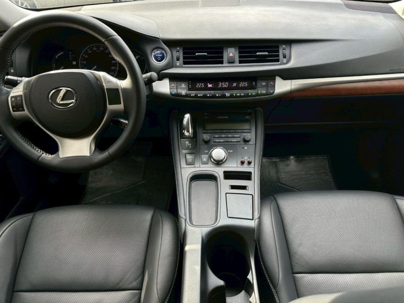 Lexus  CT200H 鎵町車業商行 | 新北市汽車商業同業公會｜TACA優良車商聯盟｜中古、二手車買車賣車公會認證保固