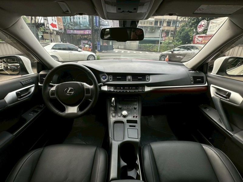 Lexus  CT200H 鎵町車業商行 | 新北市汽車商業同業公會｜TACA優良車商聯盟｜中古、二手車買車賣車公會認證保固