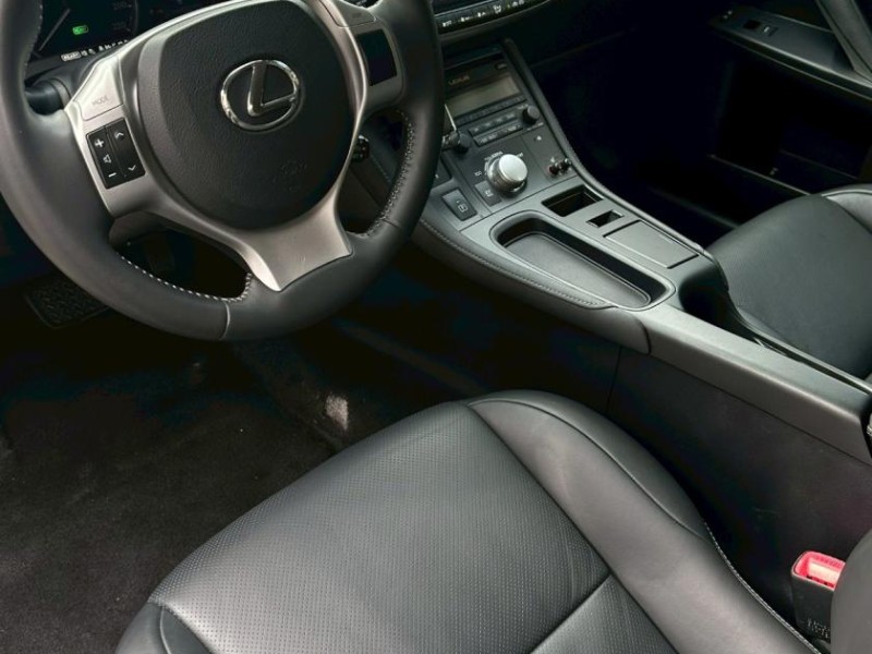 Lexus  CT200H 鎵町車業商行 | 新北市汽車商業同業公會｜TACA優良車商聯盟｜中古、二手車買車賣車公會認證保固