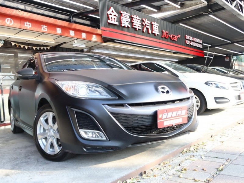 Mazda  Mazda3 42年指標老店“★0利率送鍍膜☆〞零頭款~頂級五門2.0馬自達3 s•恆溫+雙色皮椅+換檔快撥+一鍵啟動+天窗帥氣消光黑 | 新北市汽車商業同業公會｜TACA優良車商聯盟｜中古、二手車買車賣車公會認證保固