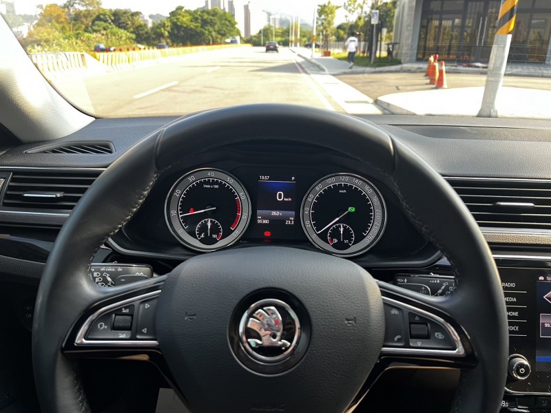 Skoda  Superb ＊L&K 4X4＊2018年_Skoda_Superb_尊榮動力版 加送延保 | 新北市汽車商業同業公會｜TACA優良車商聯盟｜中古、二手車買車賣車公會認證保固