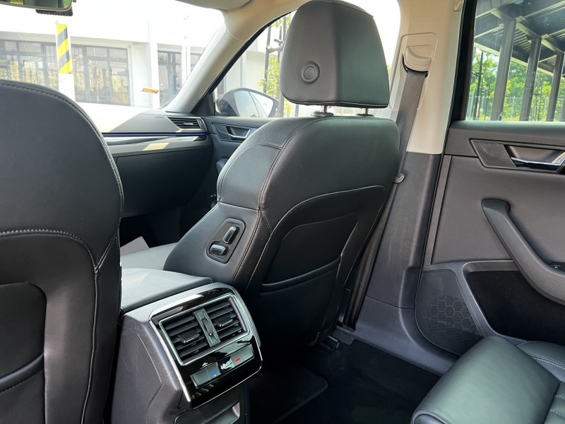 Skoda  Superb ＊L&K 4X4＊2018年_Skoda_Superb_尊榮動力版 加送延保 | 新北市汽車商業同業公會｜TACA優良車商聯盟｜中古、二手車買車賣車公會認證保固