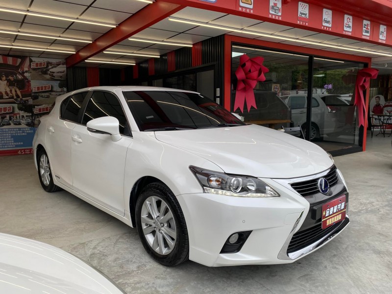 Lexus  CT200H 金鑽店~頂級摸門+大螢幕☆小改款雙電動記憶椅1.8油電.一手車+里程數保證.十安+定速 | 新北市汽車商業同業公會｜TACA優良車商聯盟｜中古、二手車買車賣車公會認證保固