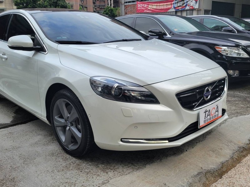 Volvo  V40 Hid頭燈 自動個車 全景天窗 免鑰匙 自動停車 | 新北市汽車商業同業公會｜TACA優良車商聯盟｜中古、二手車買車賣車公會認證保固