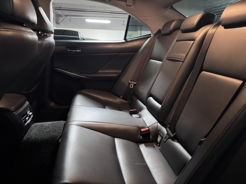 Lexus  IS 2014 IS300H油電 | 新北市汽車商業同業公會｜TACA優良車商聯盟｜中古、二手車買車賣車公會認證保固