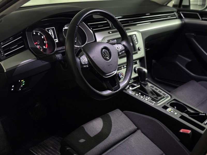 Volkswagen 福斯  Passat PASSAT 旅行車 330TSI | 新北市汽車商業同業公會｜TACA優良車商聯盟｜中古、二手車買車賣車公會認證保固