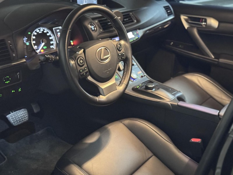 Lexus  CT200H CT200H 只跑3萬公里 | 新北市汽車商業同業公會｜TACA優良車商聯盟｜中古、二手車買車賣車公會認證保固
