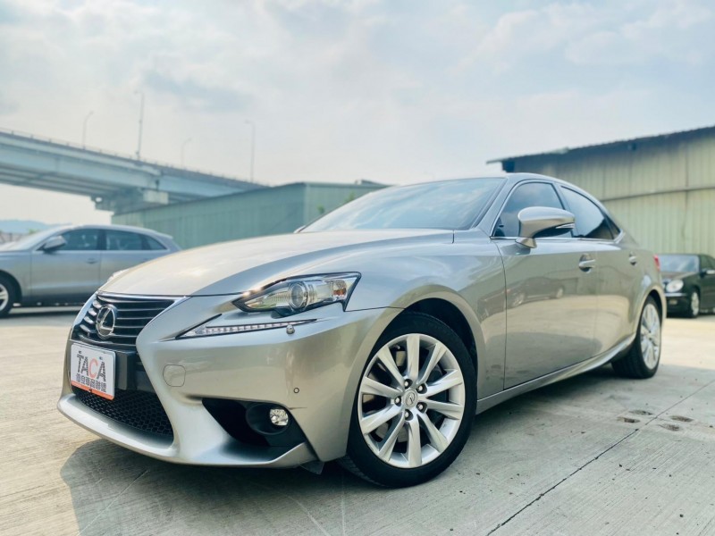 Lexus  IS 2016年 Lexus 凌志 IS200t 淺棕色 2.0L 豪華版 | 新北市汽車商業同業公會｜TACA優良車商聯盟｜中古、二手車買車賣車公會認證保固
