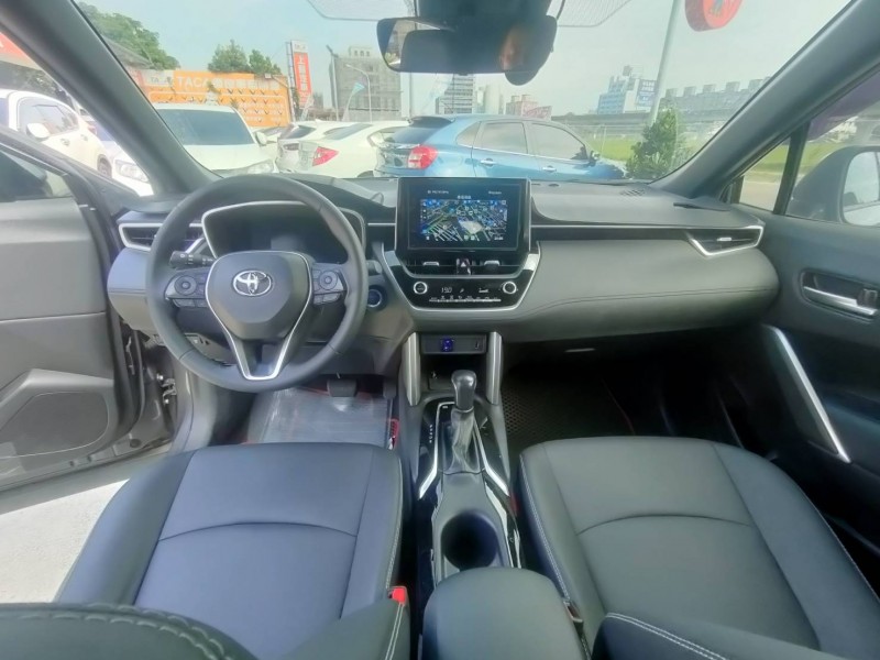 Toyota  Corolla Cross 認證車21年型旗艦油電版Acc360環景 原廠導航電動椅 腳踢尾門 摸門 盲點 原鈑件 | 新北市汽車商業同業公會｜TACA優良車商聯盟｜中古、二手車買車賣車公會認證保固