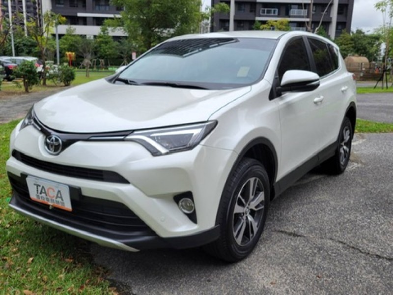 Toyota  RAV4 2016年TOYOTA RAV4 2.O豪華(4.5代 LED頭燈 免鑰匙摸門安卓机 前後錄影 跑12.4萬公里 | 新北市汽車商業同業公會｜TACA優良車商聯盟｜中古、二手車買車賣車公會認證保固