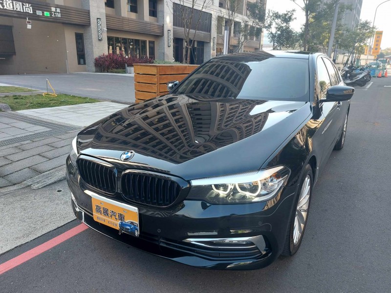BMW/ 寶馬  5 SERIES  520i Luxury 2018年BMW 520I 僅跑10萬 黑色黑內裝 大面板主機 導航 無待修 | 新北市汽車商業同業公會｜TACA優良車商聯盟｜中古、二手車買車賣車公會認證保固