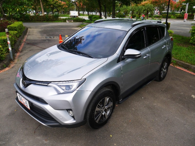 Toyota  RAV4 2018型式2.0L IKey.跟車系統.影音.電尾門 | 新北市汽車商業同業公會｜TACA優良車商聯盟｜中古、二手車買車賣車公會認證保固