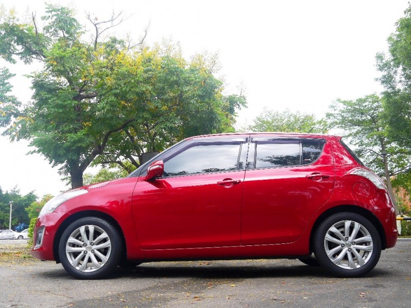 Suzuki  SWIFT 僅跑2萬.耀眼的璀璨紅 | 新北市汽車商業同業公會｜TACA優良車商聯盟｜中古、二手車買車賣車公會認證保固