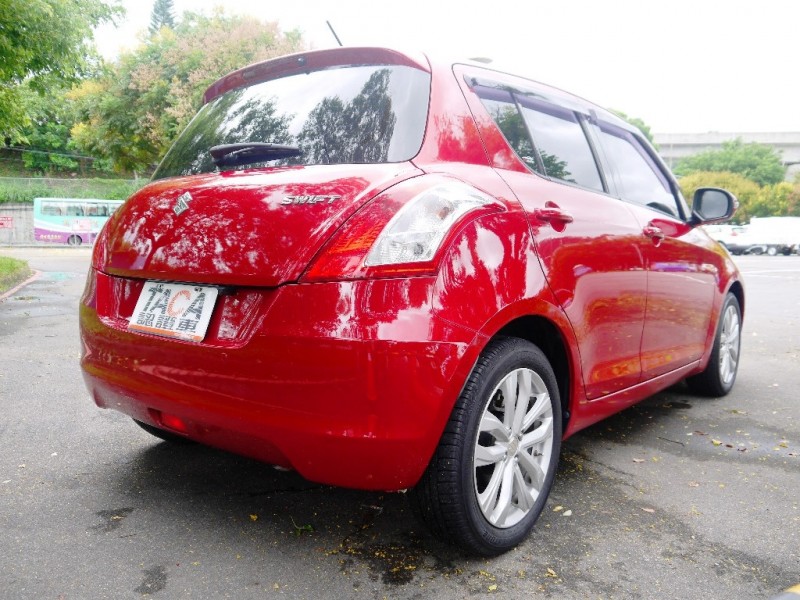 Suzuki  SWIFT 僅跑2萬.耀眼的璀璨紅 | 新北市汽車商業同業公會｜TACA優良車商聯盟｜中古、二手車買車賣車公會認證保固