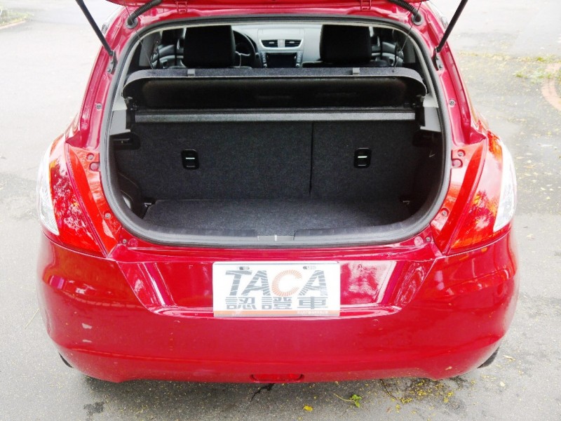 Suzuki  SWIFT 僅跑2萬.耀眼的璀璨紅 | 新北市汽車商業同業公會｜TACA優良車商聯盟｜中古、二手車買車賣車公會認證保固