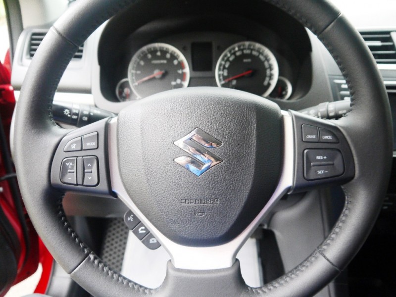 Suzuki  SWIFT 僅跑2萬.耀眼的璀璨紅 | 新北市汽車商業同業公會｜TACA優良車商聯盟｜中古、二手車買車賣車公會認證保固