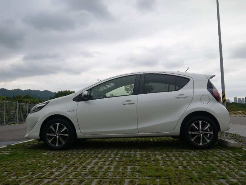 Toyota  Prius C 2019年最省油的油電車  | 新北市汽車商業同業公會｜TACA優良車商聯盟｜中古、二手車買車賣車公會認證保固