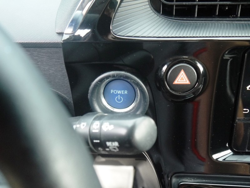 Toyota  Prius C 2019年最省油的油電車  | 新北市汽車商業同業公會｜TACA優良車商聯盟｜中古、二手車買車賣車公會認證保固