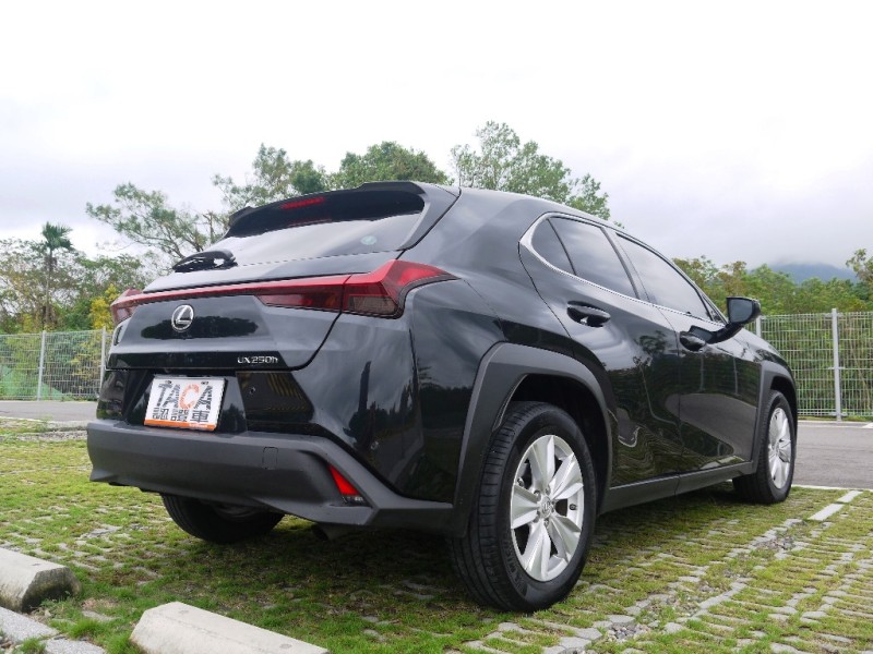 Lexus  UX250h 正2023年  UX250h | 新北市汽車商業同業公會｜TACA優良車商聯盟｜中古、二手車買車賣車公會認證保固