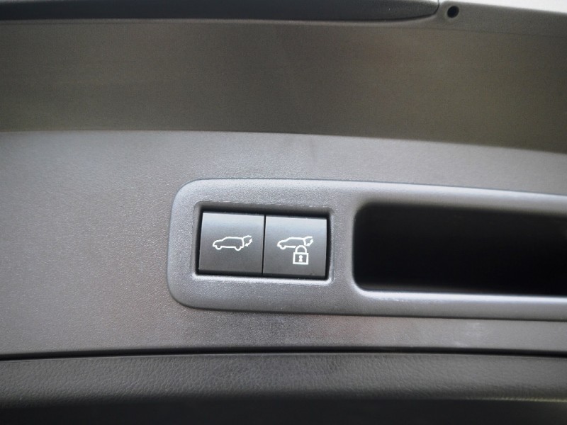 Lexus  UX250h 正2023年  UX250h | 新北市汽車商業同業公會｜TACA優良車商聯盟｜中古、二手車買車賣車公會認證保固