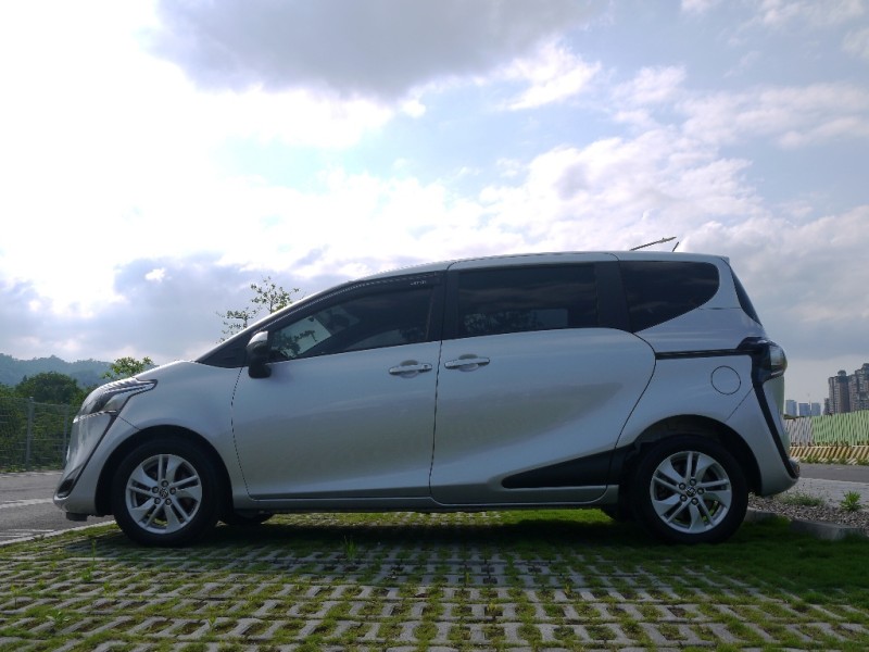 Toyota  SIENTA 正2020年 SIENTA 1.5L 5人座 | 新北市汽車商業同業公會｜TACA優良車商聯盟｜中古、二手車買車賣車公會認證保固
