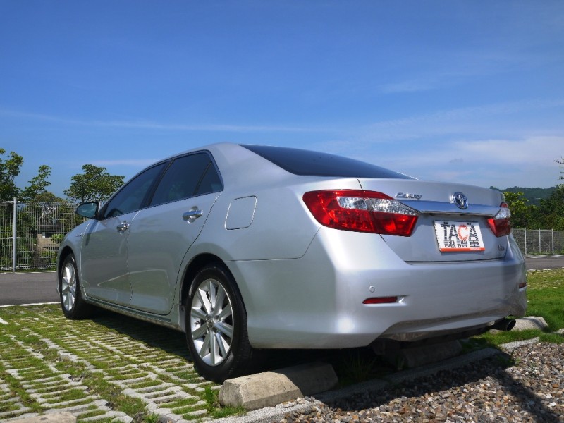 Toyota  Camry 正2014年 2.5L油電Q版最頂級 | 新北市汽車商業同業公會｜TACA優良車商聯盟｜中古、二手車買車賣車公會認證保固