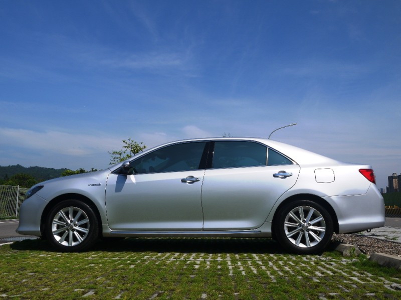 Toyota  Camry 正2014年 2.5L油電Q版最頂級 | 新北市汽車商業同業公會｜TACA優良車商聯盟｜中古、二手車買車賣車公會認證保固