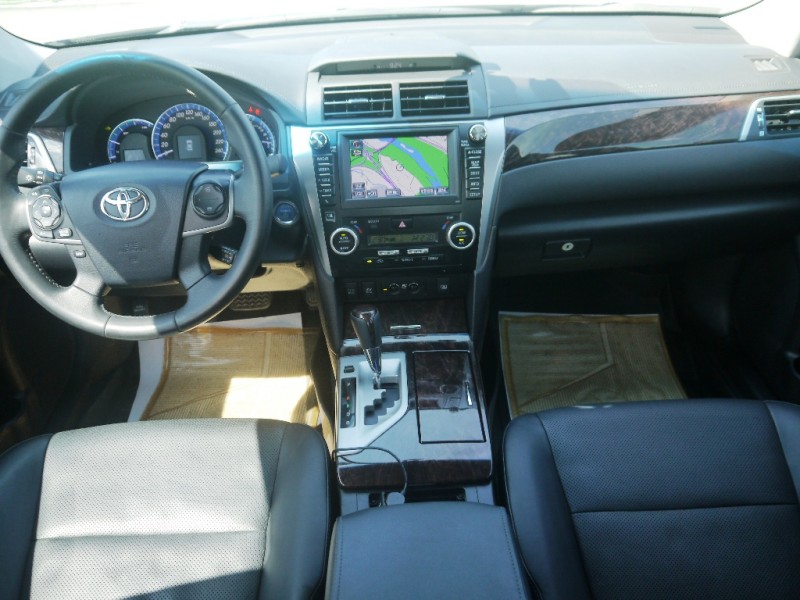 Toyota  Camry 正2014年 2.5L油電Q版最頂級 | 新北市汽車商業同業公會｜TACA優良車商聯盟｜中古、二手車買車賣車公會認證保固