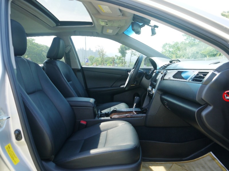 Toyota  Camry 正2014年 2.5L油電Q版最頂級 | 新北市汽車商業同業公會｜TACA優良車商聯盟｜中古、二手車買車賣車公會認證保固