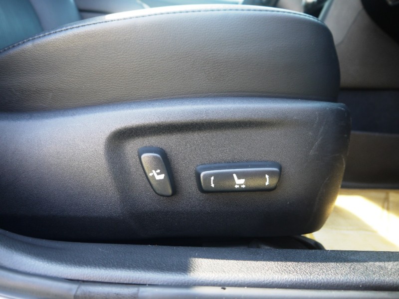 Toyota  Camry 正2014年 2.5L油電Q版最頂級 | 新北市汽車商業同業公會｜TACA優良車商聯盟｜中古、二手車買車賣車公會認證保固