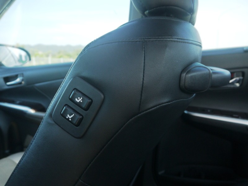 Toyota  Camry 正2014年 2.5L油電Q版最頂級 | 新北市汽車商業同業公會｜TACA優良車商聯盟｜中古、二手車買車賣車公會認證保固