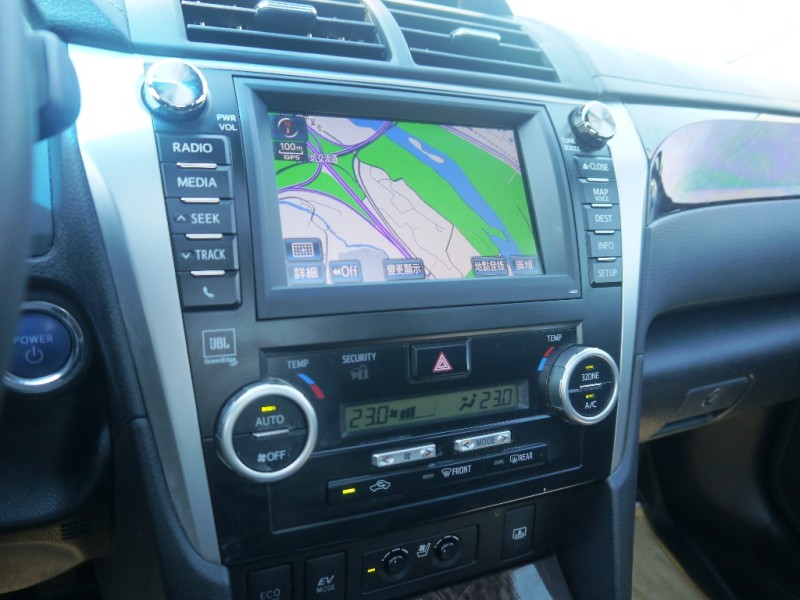 Toyota  Camry 正2014年 2.5L油電Q版最頂級 | 新北市汽車商業同業公會｜TACA優良車商聯盟｜中古、二手車買車賣車公會認證保固