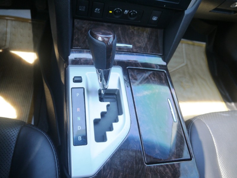 Toyota  Camry 正2014年 2.5L油電Q版最頂級 | 新北市汽車商業同業公會｜TACA優良車商聯盟｜中古、二手車買車賣車公會認證保固