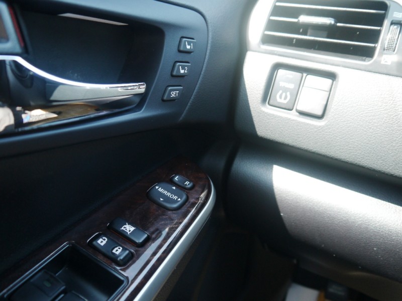 Toyota  Camry 正2014年 2.5L油電Q版最頂級 | 新北市汽車商業同業公會｜TACA優良車商聯盟｜中古、二手車買車賣車公會認證保固